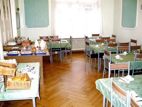Hotel Pension Messe Berlijn Buitenkant foto